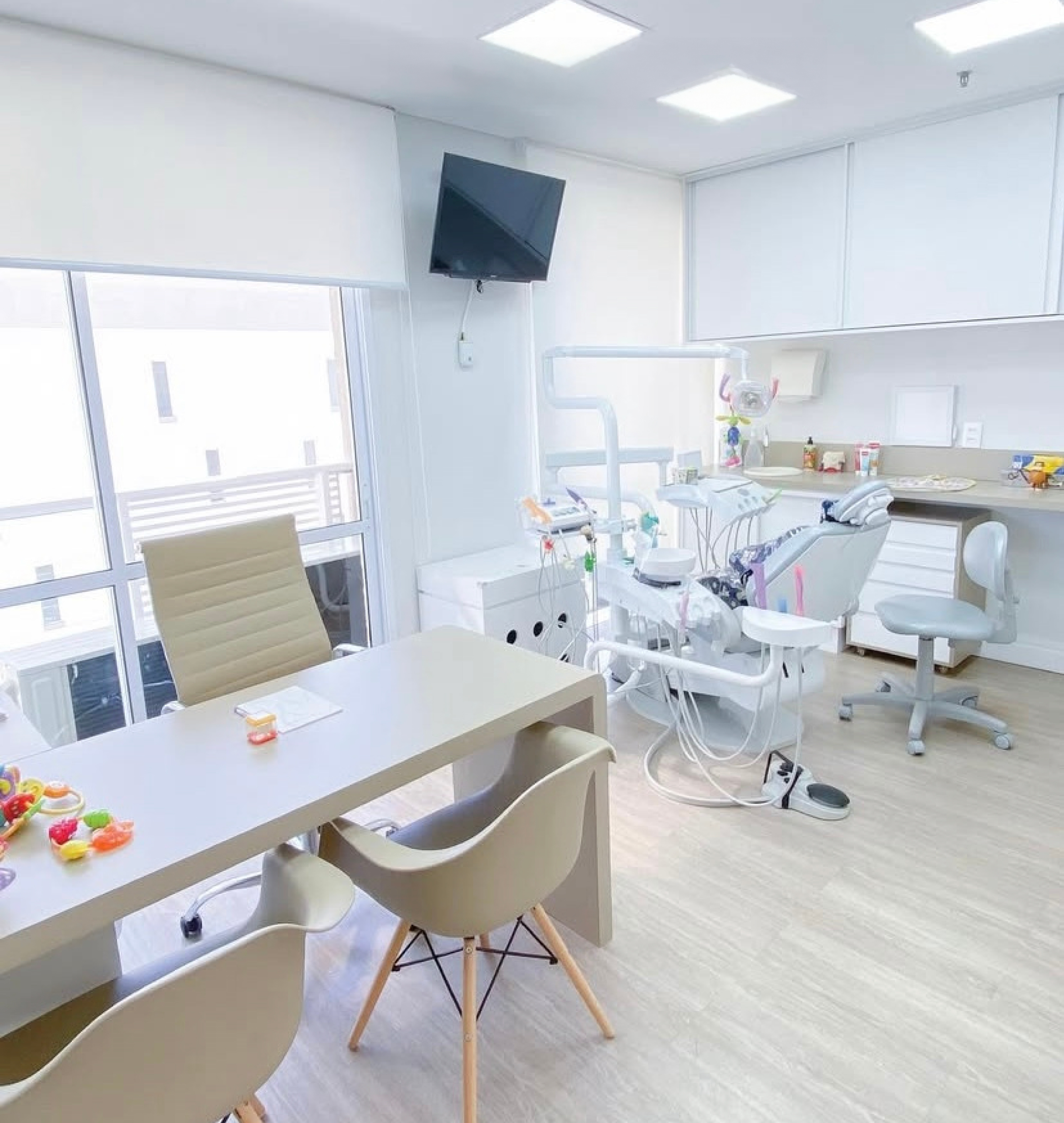 Consultório preparado para atendimento odontológico